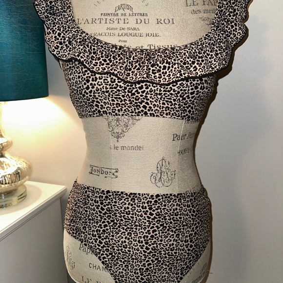 NEW Cabana Del Sol Cheetah Bikini Ruffle -Yoke Bikini Top High Waist Small NWOT - Picture 3 of 6